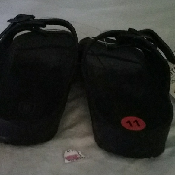 Footbed Arch Support Sandals - Picture 3 of 4